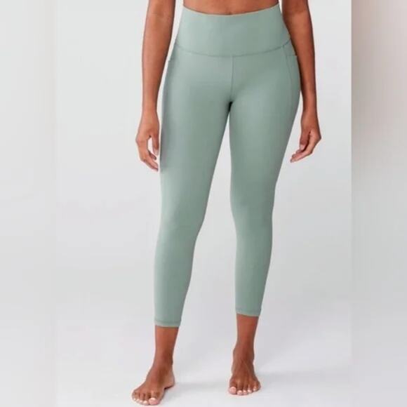 Athleta Pants - Athleta High Rise Salutation Stash Pocket 7/8 Leggings Green Small